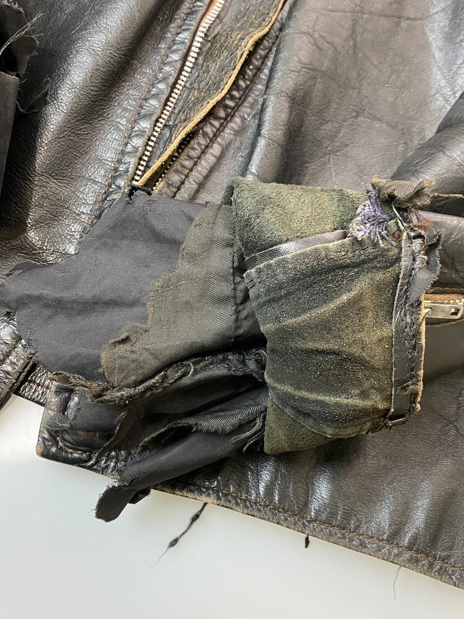 【ジャンク品】【メンズ】 BROOKS LEATHER SPORTSWEAR ブルックスレザー スポーツウェア 60’s LEATHER SINGLE RIDERES JACKET VINTAGE 60年代 レザー シングルライダースジャケット アウター ヴィンテージ 146-251008-kk-48-min サイズ：表記無し 下記参照 カラー：ブラック 万代Net店