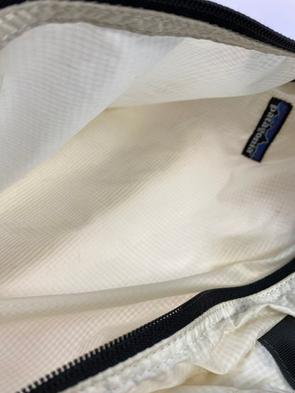 【中古品】【メンズ/レディース】 patagonia パタゴニア LIGHT WEIGHT TRAVEL COURIER 48811F9 ライト ウェイト トラベル クーリエ カバン 188-251021-jt-08-min カラー：ホワイト 万代Net店