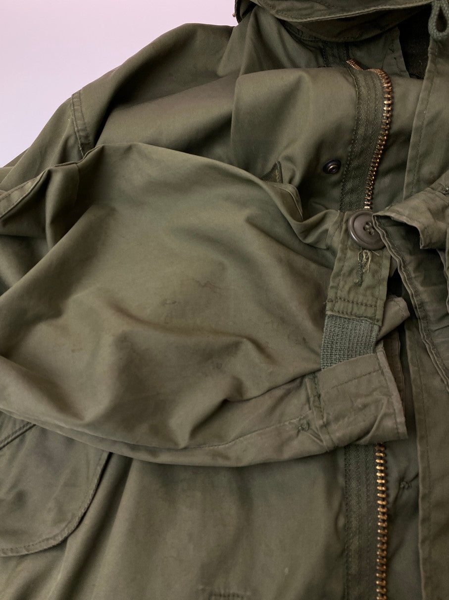 【現状渡し品】【メンズ】 U.S.ARMY ユーエスアーミー 70S M-65 フィッシュテール ジャケット アウター 146-251012-ks-41-min サイズ：XS-R カラー：グリーンカーキ 万代Net店