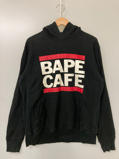 【中古品】【メンズ】 A BATHING APE アベイシングエイプ 90's BAPE CAFÉ PULLOVER HOODIE 90年代 ベイプカフェ プルオーバーフーディー トップス パーカー 142-251021-kk-22-min サイズ：M カラー：ブラック 万代Net店