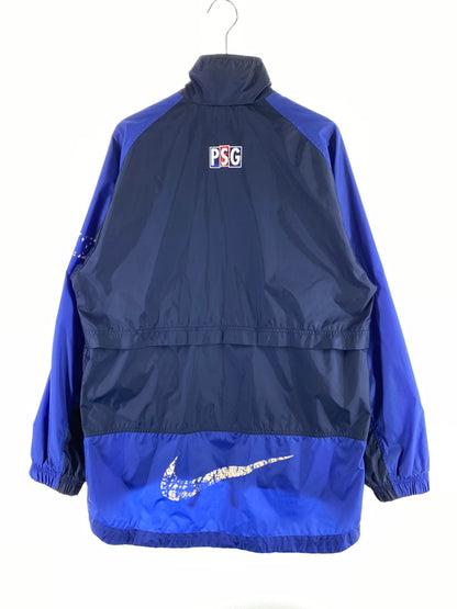 【中古品】【メンズ】 NIKE パリサンジェルマン ナイロンジャケット F7-LNT 90S PSG メンズ ライトアウター サッカーウエア 146-260731-em-30-min サイズ：M カラー：ブルー/ネイビー 万代Net店