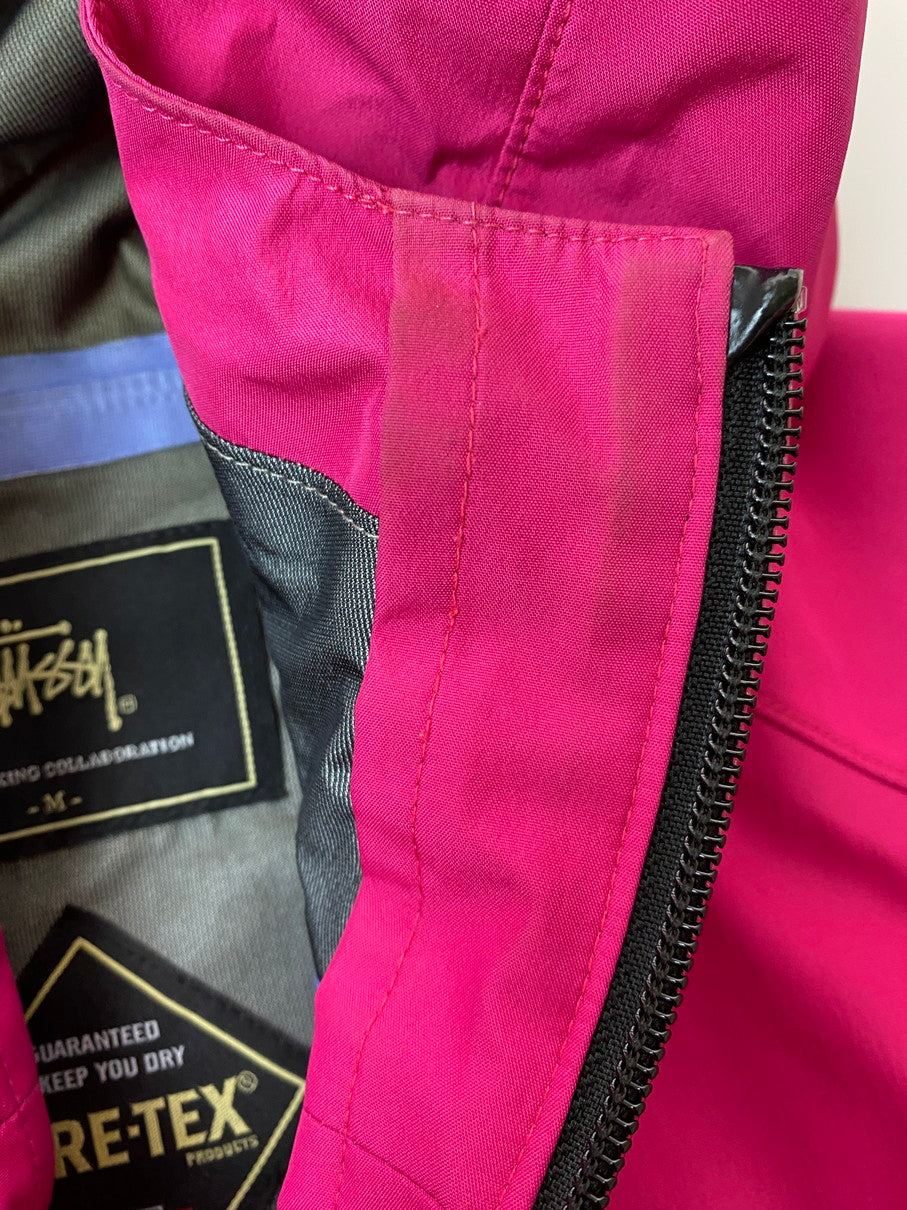 【現状渡し品】【メンズ】 STUSSY ステューシー GORE-TEX MOUNTAIN PARKA ゴアテックス マウンテンパーカー メンズ アウター ジャケット 142-251019-em-39-min サイズ：M カラー：ピンク 万代Net店