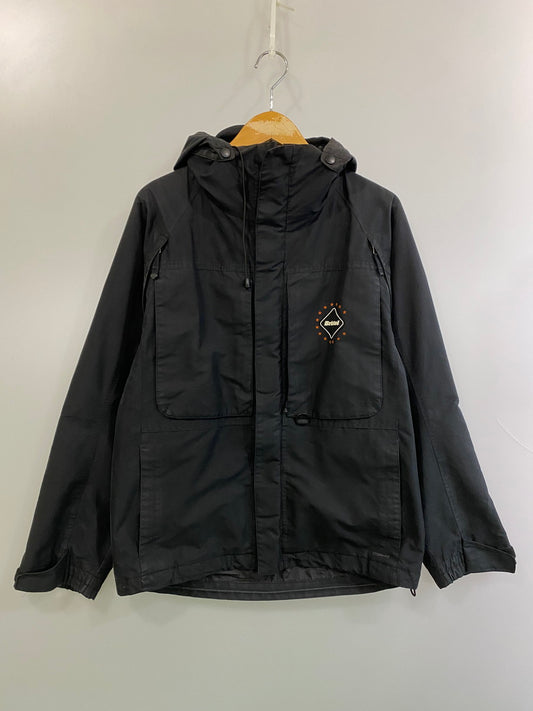 【現状渡し品】【メンズ】 F.C.R.B. エフシーアールビー × NIKE ナイキ 別注 コラボ MOUNTAIN JACKET 106900NYG マウンテンジャケット ライトアウター 142-251030-kk-40-min サイズ：S カラー：ブラック 万代Net店