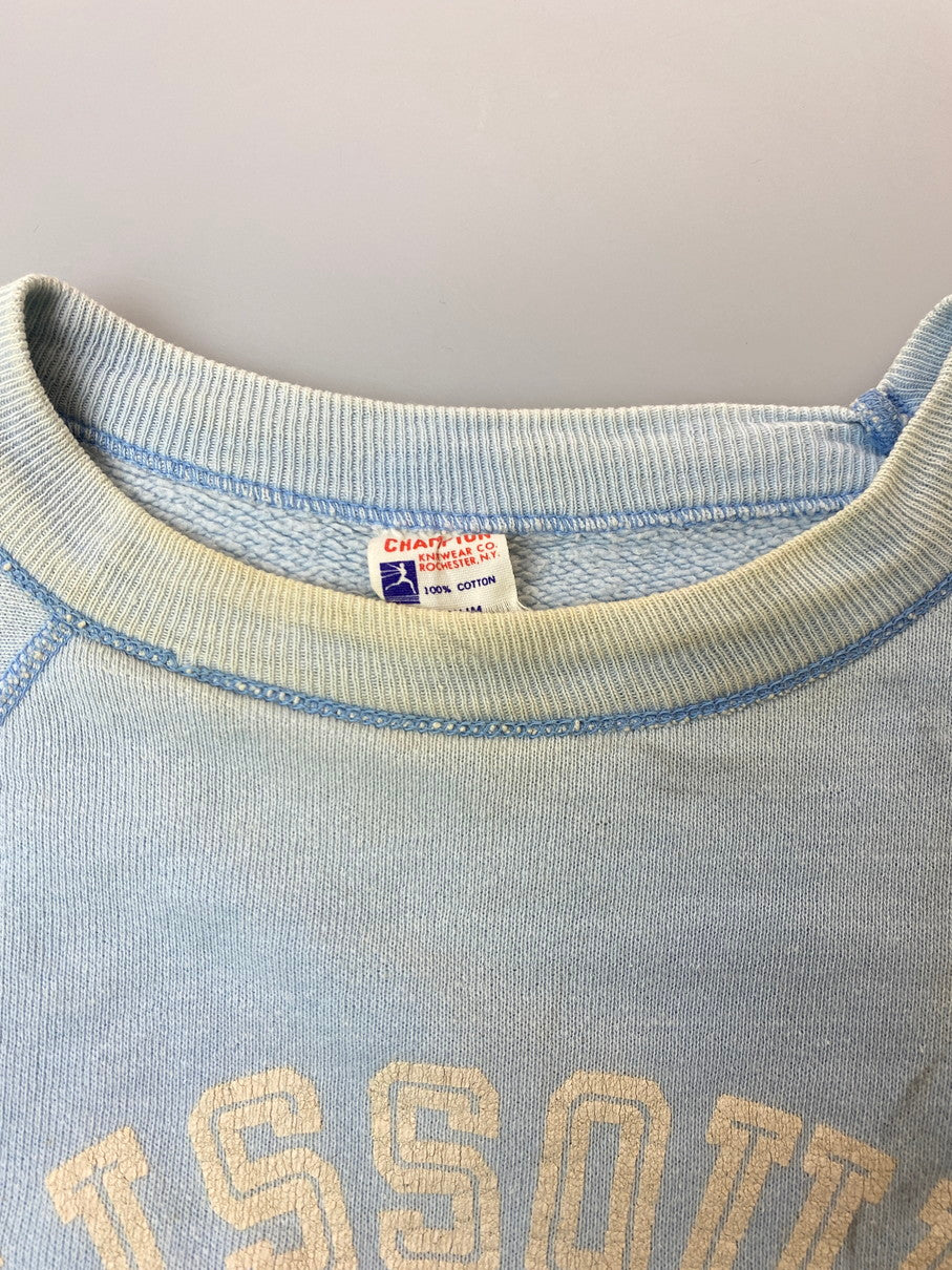 【現状渡し品】【メンズ】 Champion チャンピオン 60's MISSOURI UNIVERSITY SWEATSHIRT 60年代 ラグランスリーブスウェットシャツ トレーナー 大文字ランタグ前期 3段フロッキー トップス 146-251022-yn-06-min サイズ：M カラー：ライトブルー 万代Net店