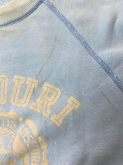 【現状渡し品】【メンズ】 Champion チャンピオン 60's MISSOURI UNIVERSITY SWEATSHIRT 60年代 ラグランスリーブスウェットシャツ トレーナー 大文字ランタグ前期 3段フロッキー トップス 146-251022-yn-06-min サイズ：M カラー：ライトブルー 万代Net店
