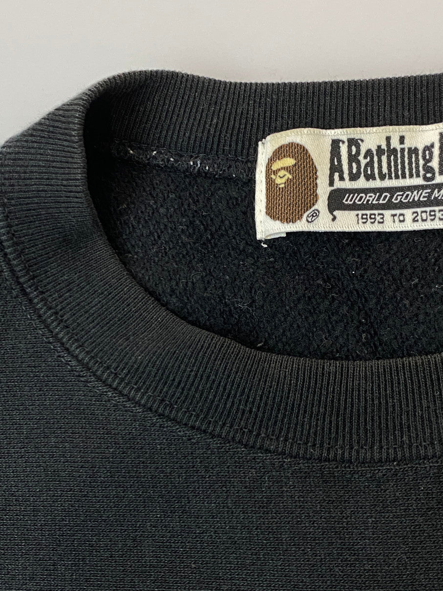 【中古品】【メンズ】 A BATHING APE アベイシングエイプ VERY APE COLLEGE CREWNECK 001SW9721011 ベリー エイプ カレッジ クルーネック スウェット 長袖 メンズ トップス 142-251019-em-54-min サイズ：S カラー：ブラック 万代Net店