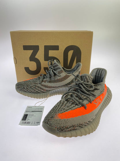 【中古品】【メンズ】 adidas アディダス YEEZY BOOST 350 V2 GW1229 BELGA REFLECTIVE イージーブースト 350 V2 ベルーガ リフレクティブ スニーカー 靴 161-251021-kk-56-min カラー：BELURF/STEGRY/SOLRED 万代Net店
