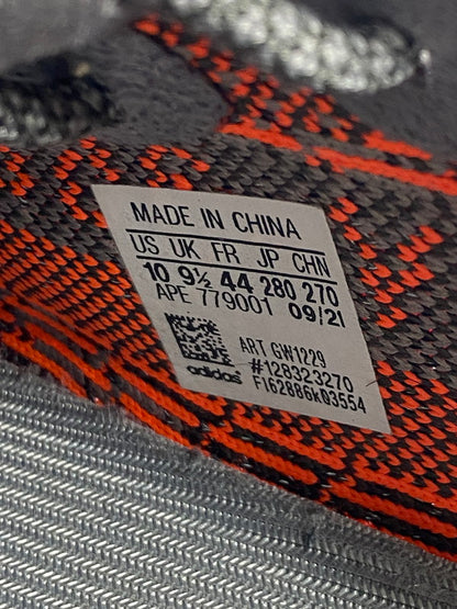 【中古品】【メンズ】 adidas アディダス YEEZY BOOST 350 V2 GW1229 BELGA REFLECTIVE イージーブースト 350 V2 ベルーガ リフレクティブ スニーカー 靴 161-251021-kk-56-min カラー：BELURF/STEGRY/SOLRED 万代Net店