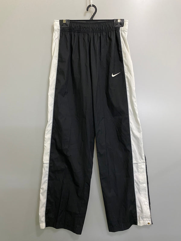 【中古品】【メンズ】 NIKE ナイキ SIDE LINE NYLON WIDE PANTS サイド ライン ナイロン ワイド パンツ ボトムス 159-260807-jt-22-min サイズ：XXL カラー：ブラック/ホワイト 万代Net店
