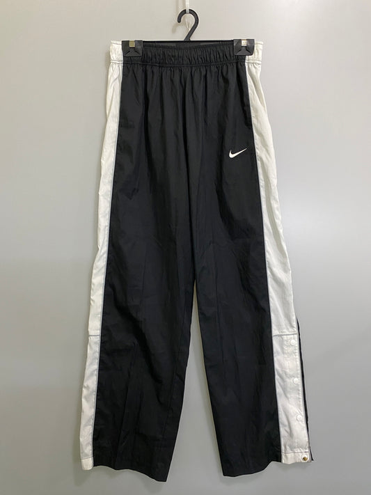 【中古品】【メンズ】 NIKE ナイキ SIDE LINE NYLON WIDE PANTS サイド ライン ナイロン ワイド パンツ ボトムス 159-260807-jt-22-min サイズ：XXL カラー：ブラック/ホワイト 万代Net店