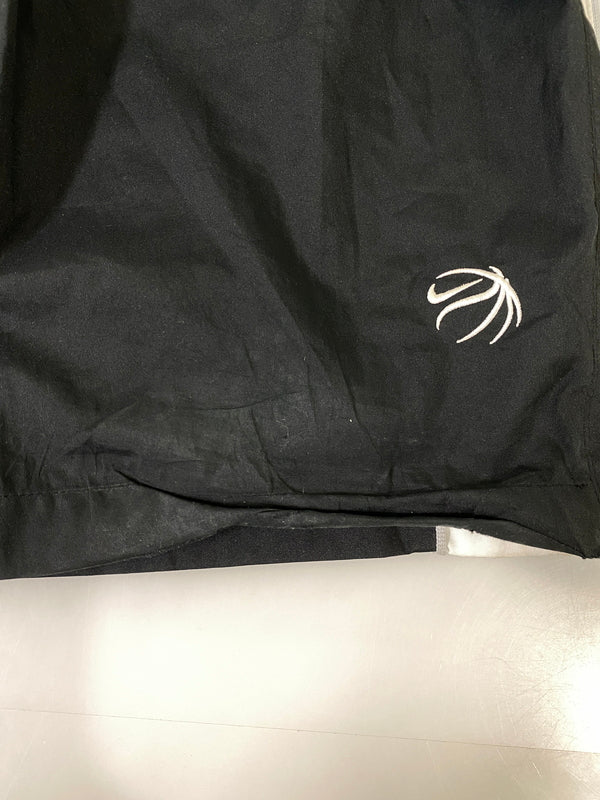 【中古品】【メンズ】 NIKE ナイキ SIDE LINE NYLON WIDE PANTS サイド ライン ナイロン ワイド パンツ ボトムス 159-260807-jt-22-min サイズ：XXL カラー：ブラック/ホワイト 万代Net店