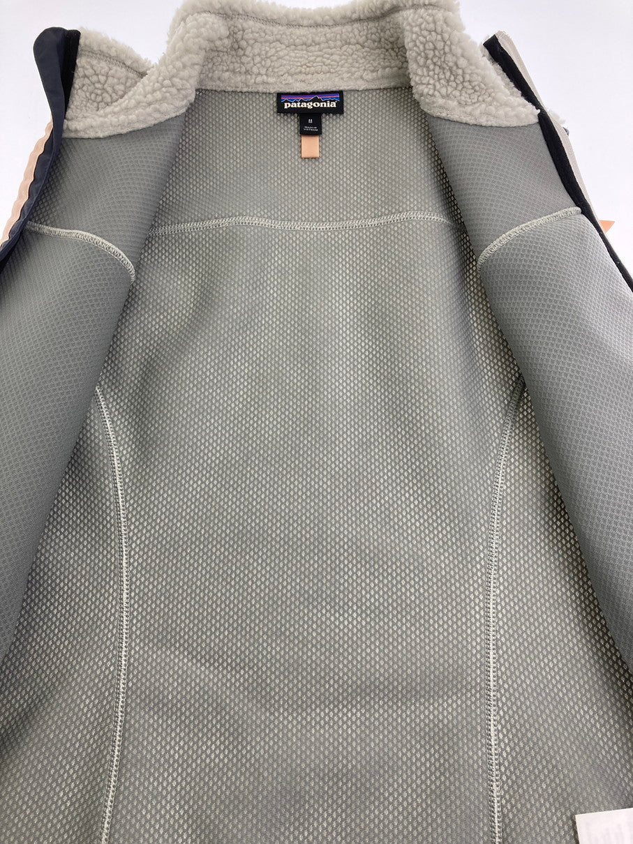 【中古品】【レディース】 patagonia パタゴニア WOMEN'S CLASSIC RETRO X VEST 23083 17年製 ウィメンズ クラシック レトロX ベスト トップス 168-251107-yn-15-min サイズ：M カラー：ライトグレー 万代Net店