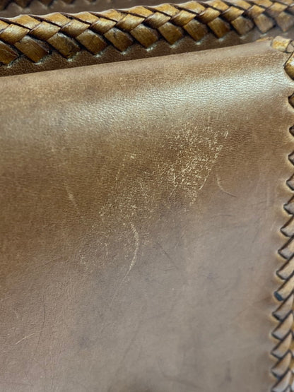 【現状渡し品】【メンズ/レディース】 SAAD サード ARABESQUE BUTTON LEATHER SHOULDER BAG レザーショルダーバッグ 188-251026-ks-30-min カラー：ブラウン 万代Net店