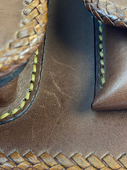 【現状渡し品】【メンズ/レディース】 SAAD サード ARABESQUE BUTTON LEATHER SHOULDER BAG レザーショルダーバッグ 188-251026-ks-30-min カラー：ブラウン 万代Net店