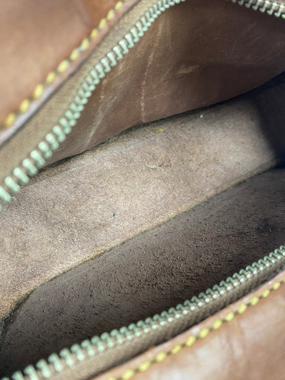 【現状渡し品】【メンズ/レディース】 SAAD サード ARABESQUE BUTTON LEATHER SHOULDER BAG レザーショルダーバッグ 188-251026-ks-30-min カラー：ブラウン 万代Net店