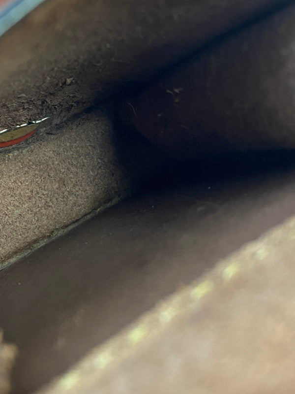 【現状渡し品】【メンズ/レディース】 SAAD サード ARABESQUE BUTTON LEATHER SHOULDER BAG レザーショルダーバッグ 188-251026-ks-30-min カラー：ブラウン 万代Net店