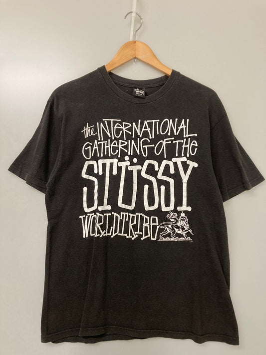 【現状渡し品】【メンズ】 STUSSY ステューシー WORLD TRIBE TEE BLACK ショートスリーブ 142-251101-AS-21-min サイズ：M カラー：ブラック 万代Net店