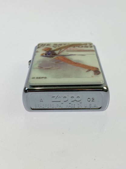 【中古品】【メンズ】 ZIPPO ジッポ NORMAN ROCKWELL SATURDAY EVENING POST 2002 ノーマン・ロックウェル サタデイ イブニングポスト 2002年製 オイルライター 喫煙具 インサイドユニット2002年製 206-251027-kk-09-min カラー：シルバー 万代Net店