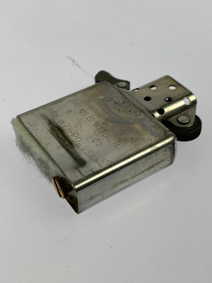 【中古品】【メンズ】 ZIPPO ジッポ NORMAN ROCKWELL SATURDAY EVENING POST 2002 ノーマン・ロックウェル サタデイ イブニングポスト 2002年製 オイルライター 喫煙具 インサイドユニット2002年製 206-251027-kk-09-min カラー：シルバー 万代Net店