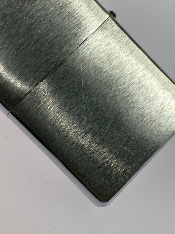 【中古品】【メンズ】 ZIPPO ジッポ NORMAN ROCKWELL SATURDAY EVENING POST 2002 ノーマン・ロックウェル サタデイ イブニングポスト 2002年製 オイルライター 喫煙具 インサイドユニット2002年製 206-251027-kk-09-min カラー：シルバー 万代Net店