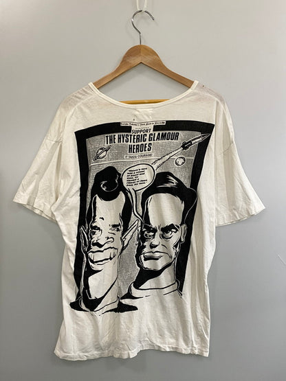 【現状渡し品】【メンズ】 HYSTERIC GRAMOUR ヒステリックグラマー THE HYSTERIC GLAMOUR HEROS IT TAKES COURAGE SS TEE ショートスリーブTシャツ 2CT-3105 メンズ トップス 140-260704-hu-35-min サイズ：不明 カラー：ホワイト 万代Net店