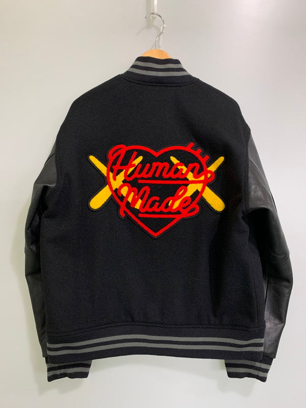 【中古品】【メンズ】 HUMAN MADE ヒューマンメイド × KAWS カウズ MADE VARSITY JACKET バーシティ ジャケット ハート スタジャン メンズ アウター ブルゾン 142-251029-em-06-min サイズ：L カラー：ブラック 万代Net店