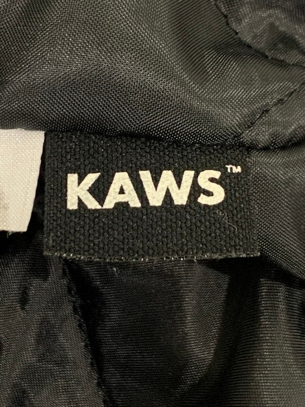 【中古品】【メンズ】 HUMAN MADE ヒューマンメイド × KAWS カウズ MADE VARSITY JACKET バーシティ ジャケット ハート スタジャン メンズ アウター ブルゾン 142-251029-em-06-min サイズ：L カラー：ブラック 万代Net店