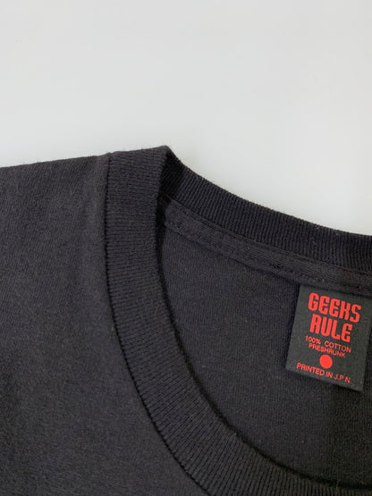 【中古品】【メンズ】 Production I.G プロダクション・アイジー × GEEKS RULE ギークスルール 別注 コラボ JIN-ROH PRINT TEE 人狼 プリント Tシャツ 半袖 トップス 142-251106-kk-57-min サイズ：XL カラー：ブラック 万代Net店