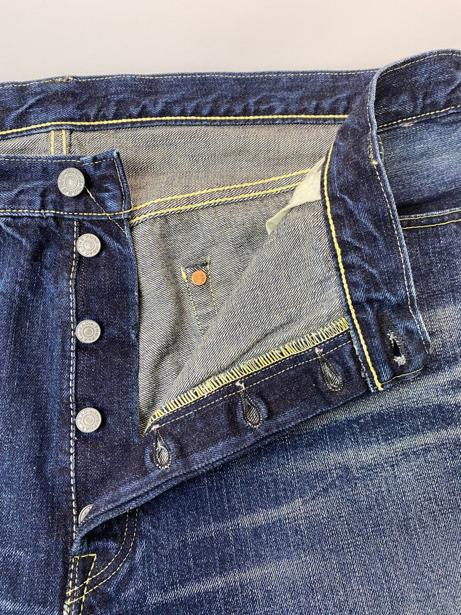 【未使用品】【メンズ】 THE FLAT HEAD ザフラットヘッド STRAIGHT JEANS 3005C ストレートジーンズ ボトムス ボタンフライ ストレート デニムパンツ 156-251030-kk-33-min サイズ：44 カラー：インディゴ 万代Net店