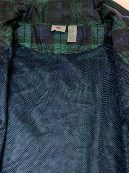 【中古品】【メンズ】 JEEZERS ジャージーズ 90S 90年代 ロゴ刺繍チェック柄 スタンドカラー ナイロンジャケット ヴィンテージ ライト アウター 146-260804-hu-34-min サイズ：L カラー：グリーン系（チェック柄） 万代Net店