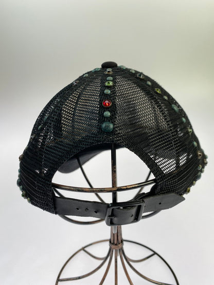 【中古品】【メンズ】 DENIM TEARS デニムティアーズ RHINESTONE WREATH TRUCKER HAT キャップ 帽子 185-251116-AS-2-min カラー：ブラック 万代Net店