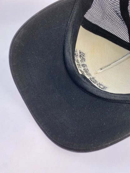 【中古品】【メンズ】 DENIM TEARS デニムティアーズ RHINESTONE WREATH TRUCKER HAT キャップ 帽子 185-251116-AS-2-min カラー：ブラック 万代Net店
