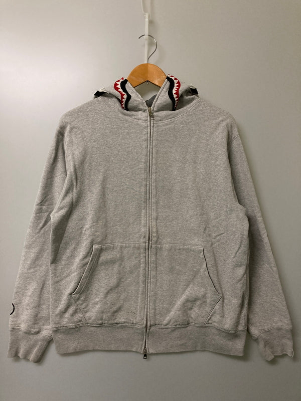 【中古品】【メンズ】 A BATHING APE アベイシングエイプ SHARK FULL ZIP HOODIE シャーク フルジップフーディー トップス パーカー 142-251110-kk-10-min サイズ：M カラー：グレー 万代Net店