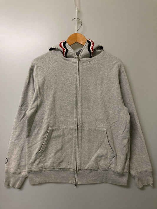 【中古品】【メンズ】 A BATHING APE アベイシングエイプ SHARK FULL ZIP HOODIE シャーク フルジップフーディー トップス パーカー 142-251110-kk-10-min サイズ：M カラー：グレー 万代Net店