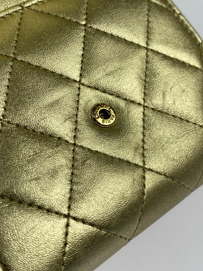 【中古品】【レディース】 CHANEL シャネル クラシックスモール 三つ折り財布 A82288 財布 181-251112-jt-02-min カラー：ゴールド 万代Net店