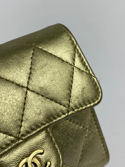 【中古品】【レディース】 CHANEL シャネル クラシックスモール 三つ折り財布 A82288 財布 181-251112-jt-02-min カラー：ゴールド 万代Net店