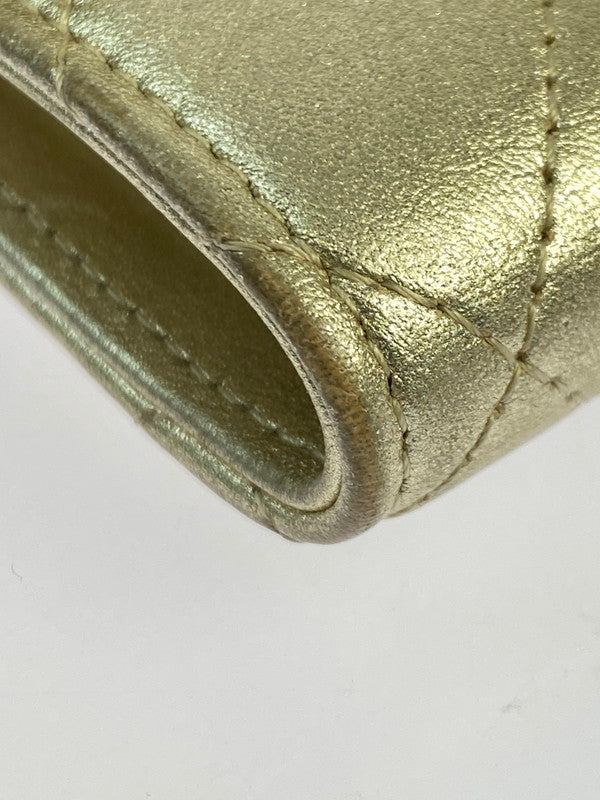 【中古品】【レディース】 CHANEL シャネル クラシックスモール 三つ折り財布 A82288 財布 181-251112-jt-02-min カラー：ゴールド 万代Net店