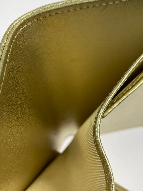 【中古品】【レディース】 CHANEL シャネル クラシックスモール 三つ折り財布 A82288 財布 181-251112-jt-02-min カラー：ゴールド 万代Net店