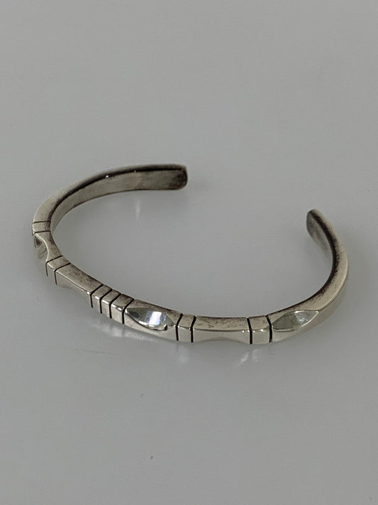 【中古品】【メンズ/レディース】 NAVAJO ナバホ ELAINE TAHE SILVER BANGLE シルバー バングル ナバホ族 インディアン ジュエリー 191-251121-em-02-min カラー：シルバー 万代Net店