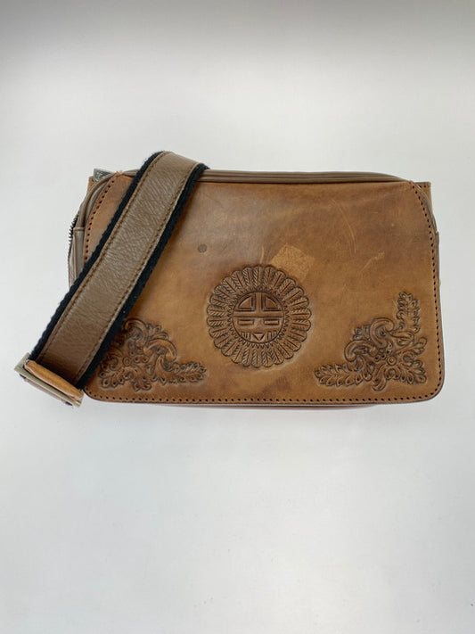 【現状渡し品】【メンズ】 SAAD サード LEATHER SHOLDER BAG レザー ショルダーバッグ カバン 188-251121-em-11-min カラー：ブラウン 万代Net店
