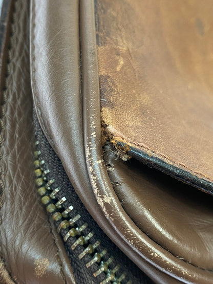 【現状渡し品】【メンズ】 SAAD サード LEATHER SHOLDER BAG レザー ショルダーバッグ カバン 188-251121-em-11-min カラー：ブラウン 万代Net店