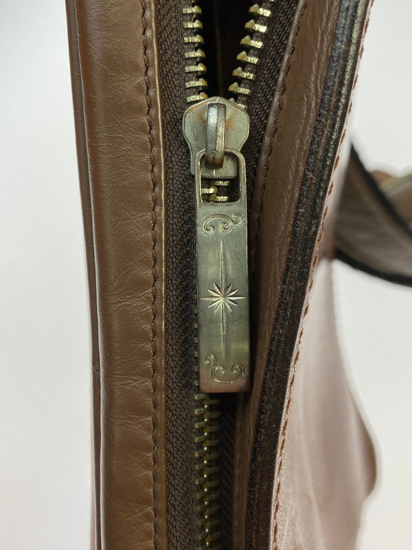 【現状渡し品】【メンズ】 SAAD サード LEATHER SHOLDER BAG レザー ショルダーバッグ カバン 188-251121-em-11-min カラー：ブラウン 万代Net店