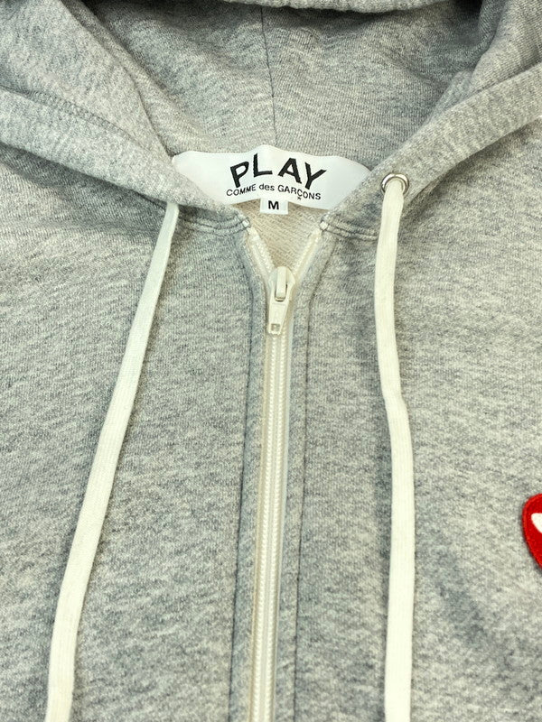 【中古品】【メンズ】 PLAY COMME des GARCONS プレイコムデギャルソン ZIP-UP HOODIE WITH RED EMBLEM AX-T168 AD2024/4 ジップアップフーディー ウィズ レッドエンブレム トップス パーカー 140-251120-kk-05-min サイズ：M カラー：グレー 万代Net店