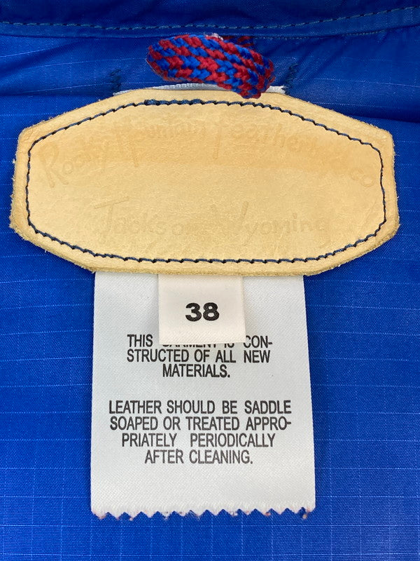 【中古品】【メンズ】 Rocky Mountain FeatherBed ロッキーマウンテンフェザーベッド × WAREHOUSE ウエアハウス 別注 コラボ DOWN VEST 450-482-72 ダウンベスト ライトアウター 145-251120-kk-06-min サイズ：38 カラー：ライトインディゴ 万代Net店