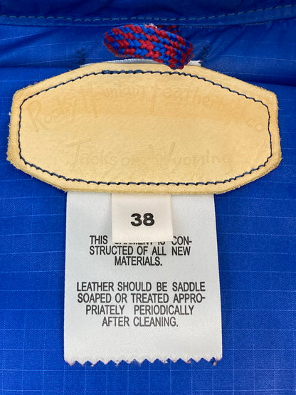 【中古品】【メンズ】 Rocky Mountain FeatherBed ロッキーマウンテンフェザーベッド × WAREHOUSE ウエアハウス 別注 コラボ DOWN VEST 450-482-72 ダウンベスト ライトアウター 145-251120-kk-06-min サイズ：38 カラー：ライトインディゴ 万代Net店