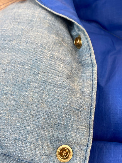 【中古品】【メンズ】 Rocky Mountain FeatherBed ロッキーマウンテンフェザーベッド × WAREHOUSE ウエアハウス 別注 コラボ DOWN VEST 450-482-72 ダウンベスト ライトアウター 145-251120-kk-06-min サイズ：38 カラー：ライトインディゴ 万代Net店