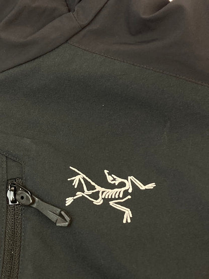 【中古品】【メンズ】 ARC'TERYX アークテリクス PROTON LIGHTWEIGHT HOODY X000006908-140860 プロトン ライトウエイト フーディー アウター 中綿ジャケット 144-251120-kk-12-min サイズ：M カラー：ブラック 万代Net店