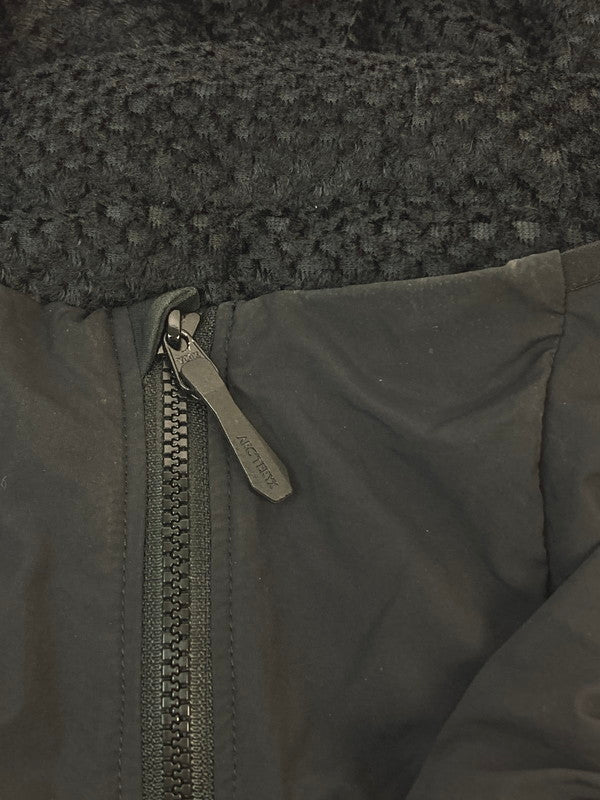 【中古品】【メンズ】 ARC'TERYX アークテリクス PROTON LIGHTWEIGHT HOODY X000006908-140860 プロトン ライトウエイト フーディー アウター 中綿ジャケット 144-251120-kk-12-min サイズ：M カラー：ブラック 万代Net店