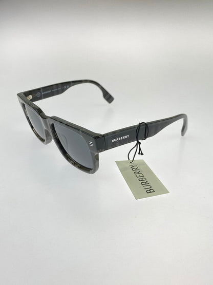 【中古美品】【メンズ】 BURBERRY バーバリー HAYDEN SUNGLASSES 4394F サングラス スクエア ウェリントン フルフィットモデル イタリア製 メガネ 183-251121-em-13-min カラー：グレー 万代Net店