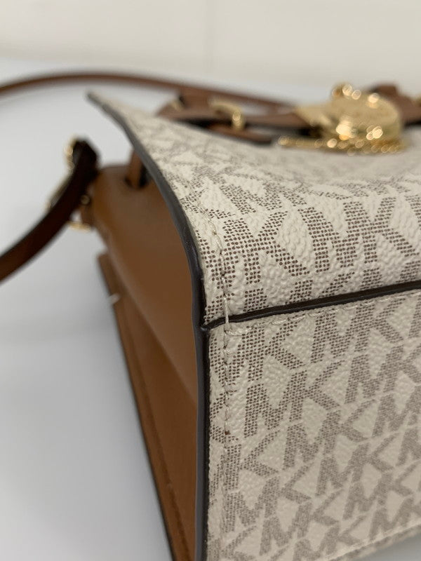 【中古品】【レディース】 Michael Kors マイケルコース HAMILTON ハミルトン サッチェル ショルダーバッグ スモール MKシグネチャー レディース バッグ カバン 180-251121-em-01-min カラー：バニラ 万代Net店